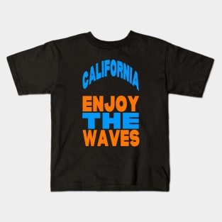 California enjoy the waves Kids T-Shirt